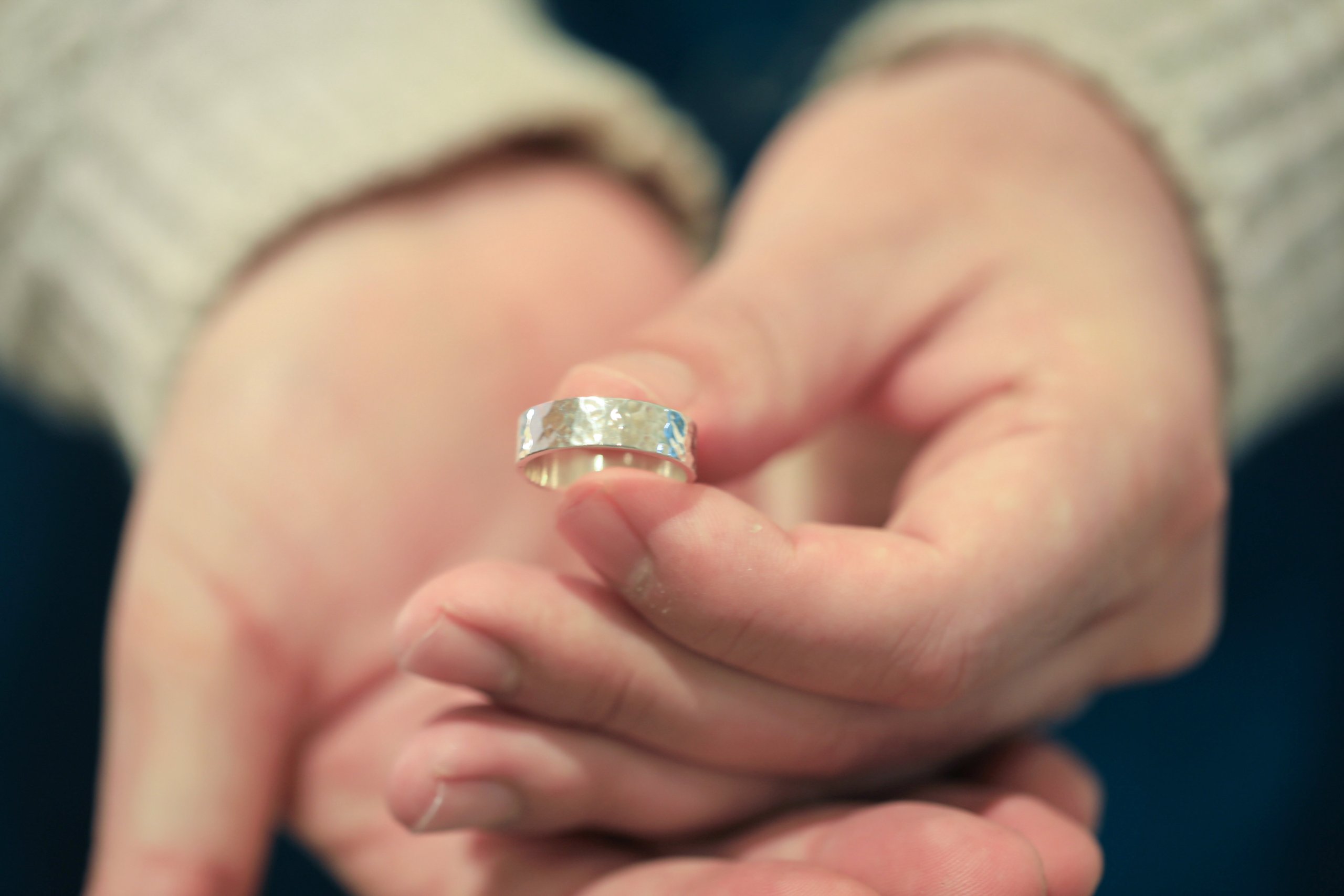 ATELIER bague martelèe