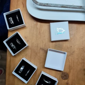 Créez deux anneaux martelés